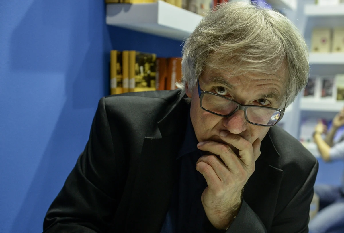 „Pilch w sensie ścisłym” – tak brzmi tytuł książki Katarzyny Kubisiowskiej, która jutro pojawi się w księgarniach. Jego rdzeniem jest fraza z uporem godnym lepszej sprawy stosowana przez autora „Pod Mocnym Aniołem” zarówno w prozie, jak i w wypowiedziach publicznych i medialnych. Jak wiele typowo pilchowych zwrotów dobrze brzmi, zwraca uwagę i zapada w pamięć. Otwartą kwestią pozostaje, co tak właściwie miałaby znaczyć…