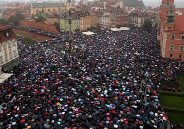 Prokuratura szuka organizatorów "czarnego protestu" w Warszawie