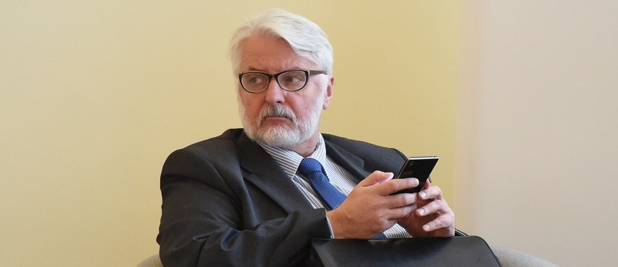 ​Bieżąca współpraca dwustronna oraz zakończony przetarg na wielozadaniowy śmigłowiec dla polskiej armii - takie tematy podjęli w rozmowie telefonicznej szef polskiej dyplomacji Witold Waszczykowski i minister spraw zewnętrzny Francji Jean-Marc Ayrault.