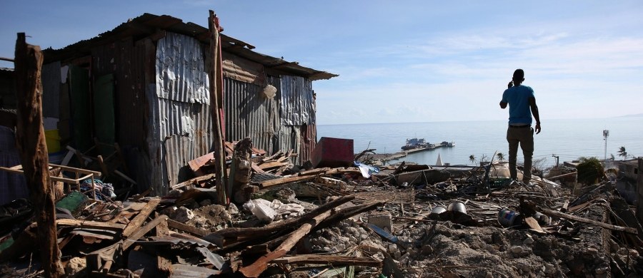 Stany Zjednoczone wstrzymują czasowo deportacje nielegalnych imigrantów z Haiti ze swego terytorium. Powodem jest huragan Matthew, który spowodował na Haiti śmierć 1000 osób - oświadczył minister bezpieczeństwa narodowego USA Jeh Johnson.