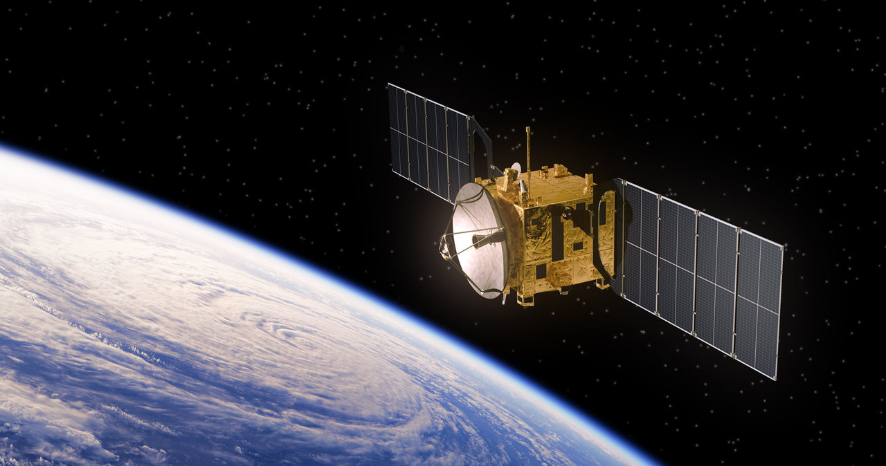 Federalna Komisja Łączności postanowiła poważnie zająć się problemem zaśmieconej niskiej orbity okołoziemskiej i zaproponowała tzw. zasadę 5 lat, nakładającą na firmy i agencje kosmiczne obowiązek usuwania w tym czasie niedziałających satelitów. 
