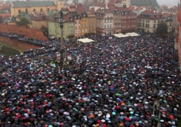 #UprzejmieDonoszę. Polki masowo zgłaszają się do prokuratury w związku z "czarnym protestem"