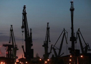 Pracownik stoczni spadł z rusztowania do wody. Przerwano poszukiwania