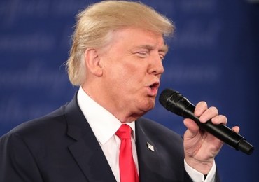 Trump znów atakuje Clinton na wiecu. Zebrani skandowali: "Zamknąć ją!"