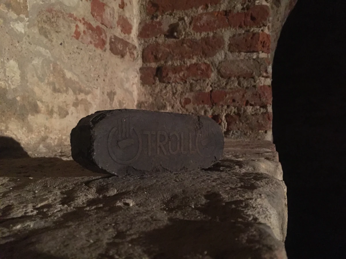 Nieznane pomieszczenie odkryli konserwatorzy w Twierdzy Wisłoujście w Gdańsku. Stało się to podczas remontu poterny - podziemnego tunelu prowadzącego do fortu. Ktoś zamurował to pomieszczenie najpewniej w latach 70. zeszłego wieku.