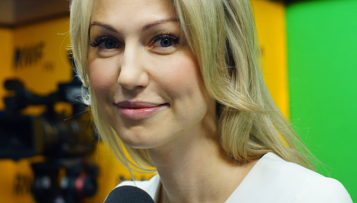 "Żadnemu politykowi nie życzę demonstracji pod domem, ponieważ to jest koszmarne" - mówi w Porannej rozmowie w RMF FM Magdalena Ogórek pytana o to, dlaczego nie wzięła udziału we wczorajszej demonstracji kobiet, które uważają, iż prezes PiS chciałby zaostrzyć ustawę antyaborcyjną. "Musiałabym powiedzieć wszystkim Polkom i Polakom, że są od jakiegoś czasu manipulowani. I to, co robi się z cytatami Jarosława Kaczyńskiego, to jest skandal" - dodaje była kandydatka SLD na prezydenta. W rozmowie z Robertem Mazurkiem podkreśla: "Przede wszystkim PiS wyraziło troskę ustami pani premier Beaty Szydło o to, żeby życie było chronione także po urodzeniu". Magdalena Ogórek tłumacząc, dlaczego nie bierze udziału w marszach KOD-u pyta: "A demokracja w Polsce jest zagrożona? Bo nie widzę takich przesłanek". I dodaje: "Mam nadzieję, że KOD nie będzie używał haseł odsunięcia PiS od władzy ze wszelką cenę, a pan Kijowski ostudzi swój temperament".