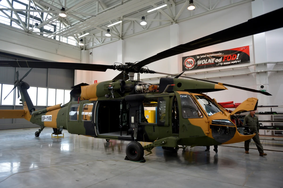 Polscy dyplomaci w Stanach Zjednoczonych twierdzą, że są zaniepokojeni słowami uważanego za przyjaciela Polski polityka z Connecticut. Chodzi o wypowiedź senatora Chrisa Murphy'ego, który wyraził zadowolenie, że w Strafford będą montowane śmigłowce Black Hawk dla polskiej armii. 