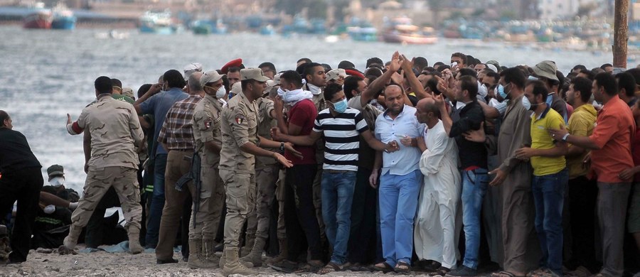 ​Egipski parlament uchwalił ustawę mającą ograniczyć możliwości przemytu migrantów do Europy. Nowe prawo nakłada kary więzienia - do 25 lat - oraz grzywny na osoby przemycające migrantów oraz pośredniczące w tym procederze.
