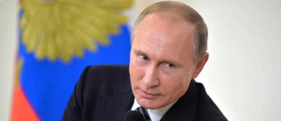 Prezydent Rosji Władimir Putin zapewnił, że jego kraj jest gotowy na pełną odbudowę stosunków ze Stanami Zjednoczonymi, po tym, jak wybory prezydenckie w tym kraju wygrał Donald Trump. Kreml jednak nie przewiduje na razie spotkania przywódców. 