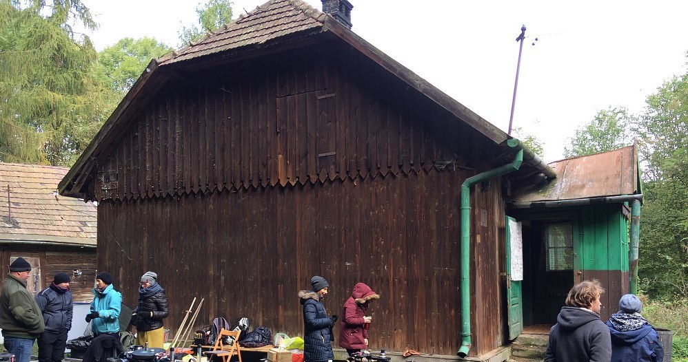 W Krakowie trwają zdjęcia do najnowszego pełnometrażowego filmu fabularnego Krzysztofa Langa - "Śpij Kochanie". Autorem scenariusza jest Andrzej Gołda, a w główne role wcielają się Andrzej Chyra i Tomasz Schuchardt.