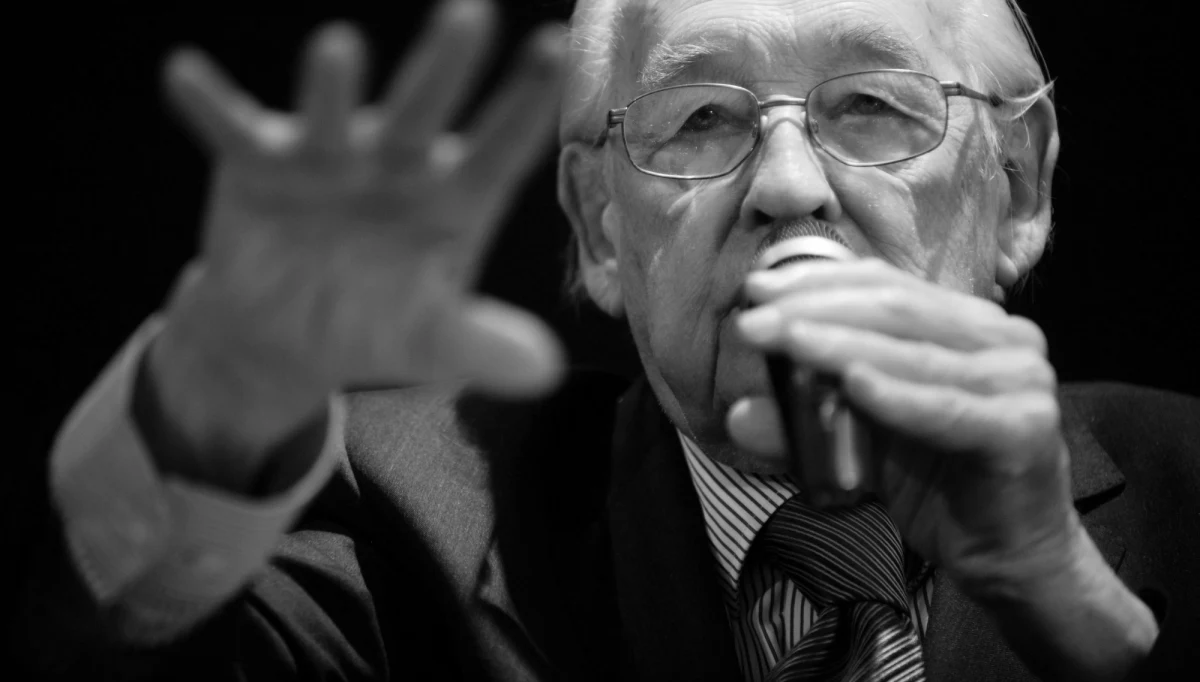 Kraków pożegna dziś Andrzeja Wajdę. Uroczystości pogrzebowe rozpoczną się o 13:30 w kościele Ojców Dominikanów przy ulicy Stolarskiej. Tam zostanie wystawiona urna z prochami reżysera. 