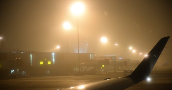 Gęsta mgła w Trójmieście sprawia kłopoty - między inny na lotnisku w Gdańsku. Odwołanych lotów jest niewiele, ale gorzej jest z lądowaniami samolotów. 