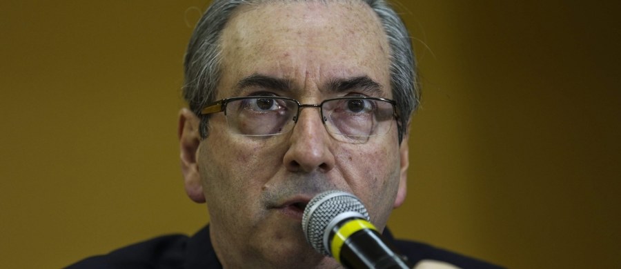 ​Policja w Brazylii zatrzymała byłego przewodniczącego Izby Deputowanych Eduardo Cunhę. Uważany jest za inicjatora impeachmentu byłej prezydent Dilmy Rousseff. Cunha jest także zamieszany w skandal korupcyjny wokół koncernu naftowego Petrobras.