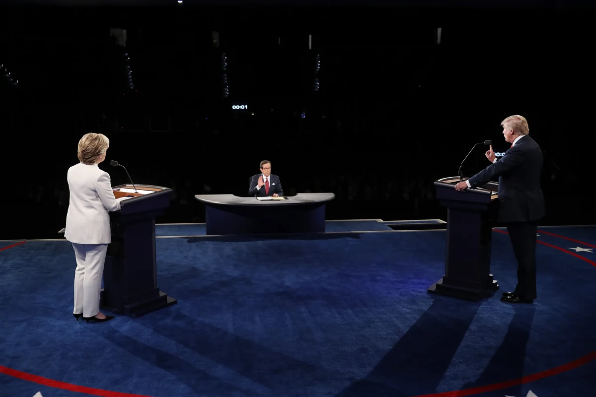 Na trzy tygodnie przed wyborami prezydenckimi w USA - w Las Vegas, w stanie Nevada - odbyła się trzecia i ostatnia telewizyjna debata. Kandydaci nie podali sobie rąk, a w swoich wypowiedziach wzajemnie się atakowali. "Donald Trump jest marionetką Władimira Putina " - mówiła Hillary Clinton. Kandydat Republikanów odpierał ten zarzut stwierdzając, że jego rywalka tak bardzo nie lubi prezydenta Rosji, "gdyż przechytrzył ją na każdym kroku", gdy była sekretarzem stanu USA.