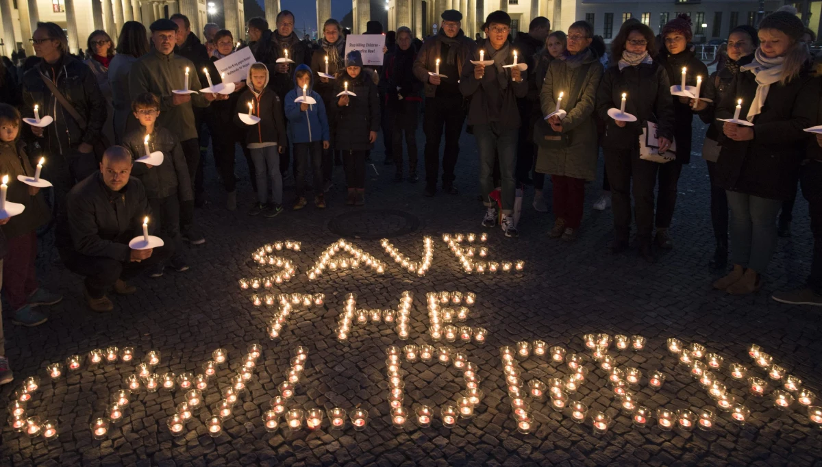 ​Szczyt UE potępi Rosję w związku z Syrią. Unia Europejska zagrozi Rosji sankcjami za udział w masakrze ludności cywilnej w Aleppo - ustaliła korespondentka RMF FM. Zapisy w tej sprawie mają się znaleźć w końcowym komunikacie szczytu szefów państw i rządów Unii, który się właśnie rozpoczyna.