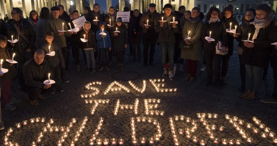 ​Szczyt UE potępi Rosję w związku z Syrią. Unia Europejska zagrozi Rosji sankcjami za udział w masakrze ludności cywilnej w Aleppo - ustaliła korespondentka RMF FM. Zapisy w tej sprawie mają się znaleźć w końcowym komunikacie szczytu szefów państw i rządów Unii, który się właśnie rozpoczyna.