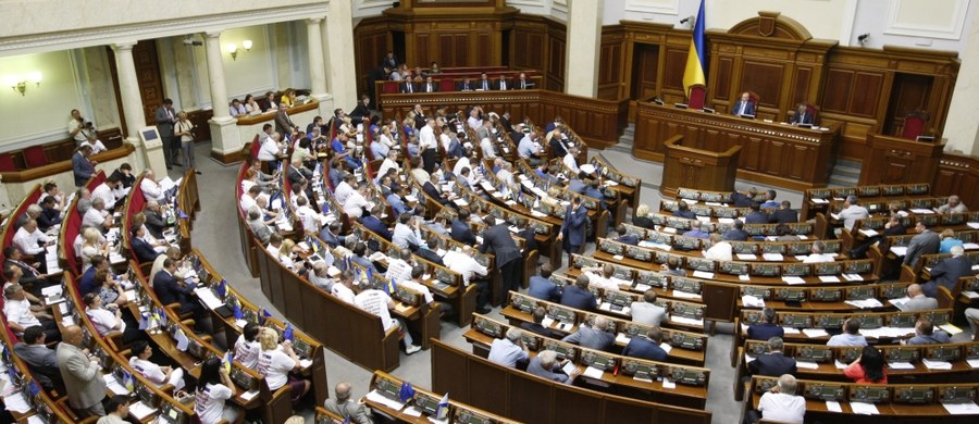 Rada Najwyższa Ukrainy przyjęła uzgodnioną z Sejmem RP wspólną "Deklarację pamięci i solidarności", mówiącą m.in. o potrzebie bezstronnych badań historycznych i "powstrzymywaniu sił, które prowadzą do sporów w naszych państwach".