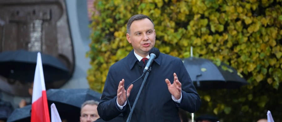​Demokracja w Polsce czuje się bardzo dobrze; Polskie sprawy są wreszcie prowadzone w dobrym kierunku. Zapewniam państwa o tym - podkreślił w czwartek prezydent Andrzej Duda podczas spotkania z mieszkańcami Pleszewa (Wielkopolskie).