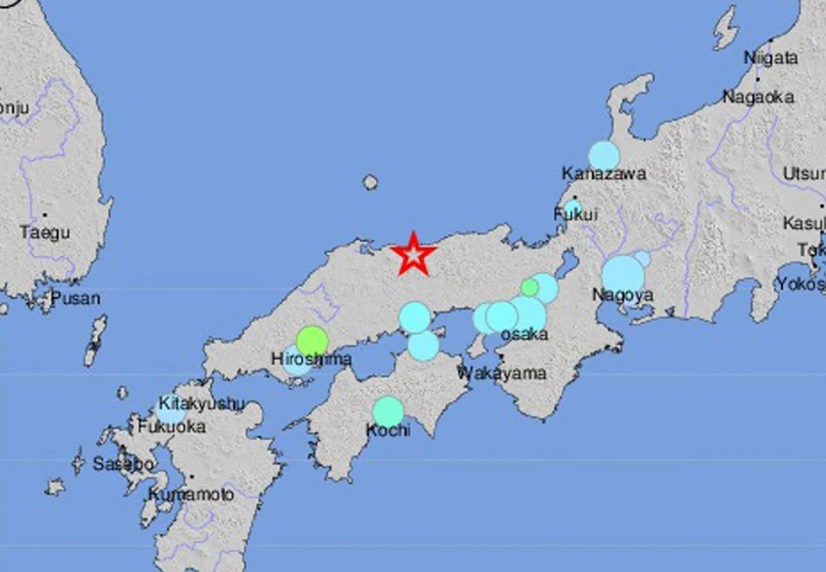 Trzęsienie ziemi o sile 6,6 stopni w skali Richtera nawiedziło zachodnią Japonię. Władze nie wydały ostrzeżenia przed falą tsunami. Nie ma doniesień o poszkodowanych lub zniszczeniach. Wstrzymano jednak ruch pociągów.