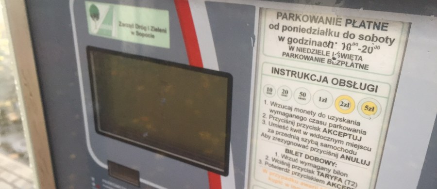 ​Sopot nie może w soboty pobierać opłat za parkowanie. Tak uznał Wojewódzki Sąd Administracyjny w Gdańsku. Stwierdził, że to dzień wolny od pracy, a nie roboczy, więc i parkowanie nie powinno być płatne. Jutro jednak - za parkowanie - trzeba będzie opłatę uiścić.