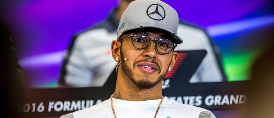 Kierowcy ekipy Mercedesa byli najszybsi na piątkowych treningach w pobliżu Austin przed niedzielnym wyścigiem Formuły 1 o Grand Prix USA. Pierwszy wygrał Brytyjczyk Lewis Hamilton, natomiast drugi - lider klasyfikacji mistrzostw świata Niemiec Nico Rosberg.