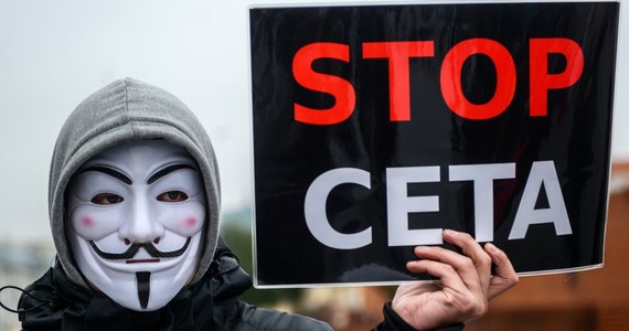 Przed ambasadą Kanady oraz na Placu Zamkowy w Warszawie w sobotę odbyły się protesty przeciwników CETA. Łącznie wzięło w nich udział kilkadziesiąt osób.