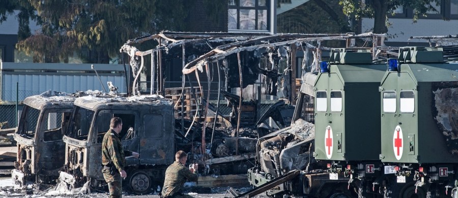 ​Pożar na terenie firmy inżynierii systemów w niemieckim Hemelinger - informuje "Bild". Spłonęło 15 ciężarówek niemieckiej armii. Szkody wycenia się na kilka milionów euro.