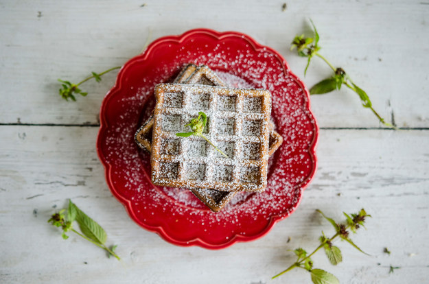 Gofry - przysmak każdego, nie tylko dziecka! Każdy uwielbia te pulchne, chrupkie wafelki, szczególnie ze smakowitą polewą lub owocowym nadzieniem. Co zrobić, by uniknąć najczęstszych błędów. Nasz przepis sprawi, że gofry będą idealne!

Przepis na najlepsze gofry znajdziesz  TUTAJ.


Polub profil Smaker.pl na Facebooku! Kliknij  TUTAJ .