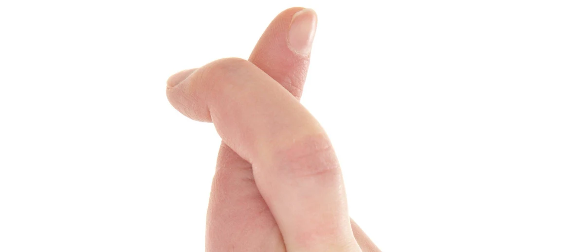 Drobne kłamstwa prowadzą z czasem do większych - powszechnie znaną prawdę potwierdzają naukowcy University College London. Na łamach czasopisma "Nature Neuroscience" opisują wyniki badań, które po raz pierwszy pokazują w mózgu mechanizm, który za to odpowiada. Stopniowe zmniejszanie się dyskomfortu związanego z mijaniem się z prawdą widać wyraźnie w ciele migdałowatym odpowiedzialnym za emocje.