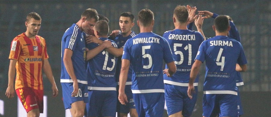 Ruch Chorzów pokonał na własnym stadionie Koronę Kielce 4:0 w poniedziałkowym meczu zamykającym 13. kolejkę piłkarskiej ekstraklasy. Oba zespoły przystępowały do tego spotkania po czterech kolejnych ligowych porażkach z oczywistym celem do zrealizowania.