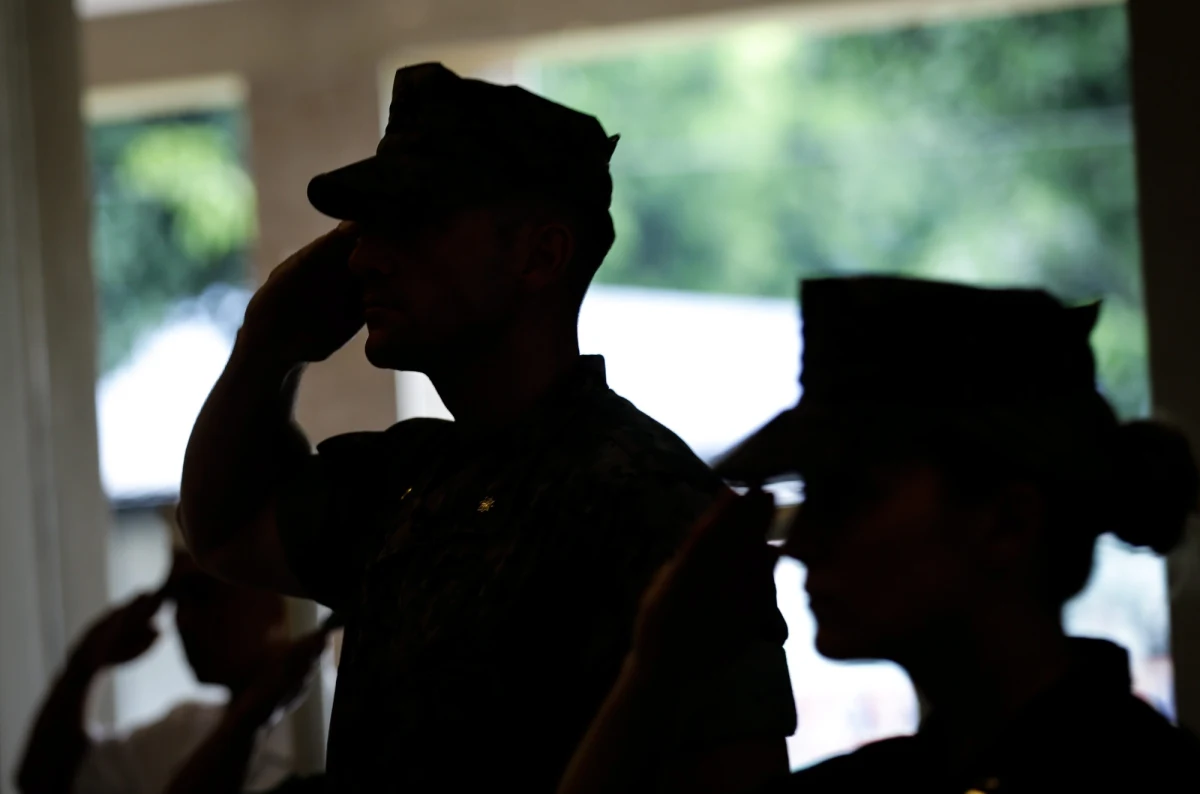 Dowództwo stanowej Gwardii Narodowej w Kalifornii domaga się po latach, aby jej weterani zwrócili wysokie premie wypłacone im jako zachętę do dodatkowej służby na froncie w Iraku i Afganistanie. Jak się okazało, premie wypłacano im nieformalnie.