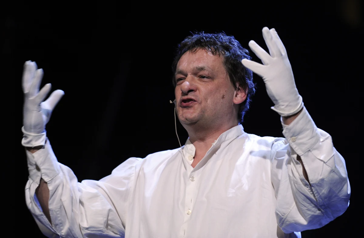 Gościem Tomasza Skorego w "Daniu do Myślenia" był znany PR-owiec i doradca od wizerunku publicznego Piotr Tymochowicz. Tematem rozmowy były jego perypetie z przeszukiwaniami, które dość często w jego domu przeprowadzają na zlecenie prokuratury służby specjalne.  