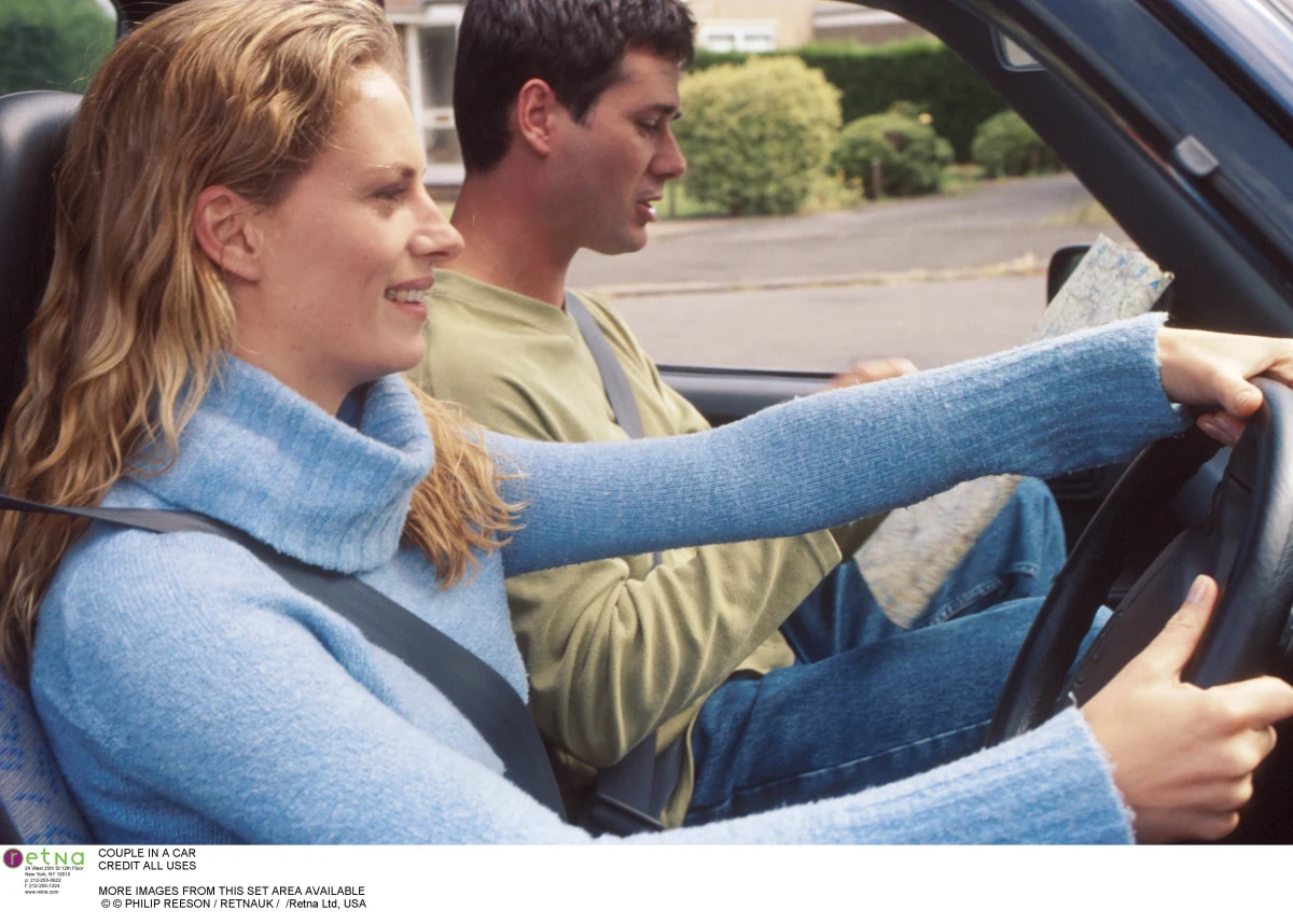 Przed listopadowym weekendem, podczas którego wielu z nas wybierze się w długą drogę  - już teraz przypominamy: warto wcześniej przygotować  swoje auto do trasy. O rady poprosiliśmy eksperta: instruktora bezpiecznej jazdy Ireneusza Dancewicza.