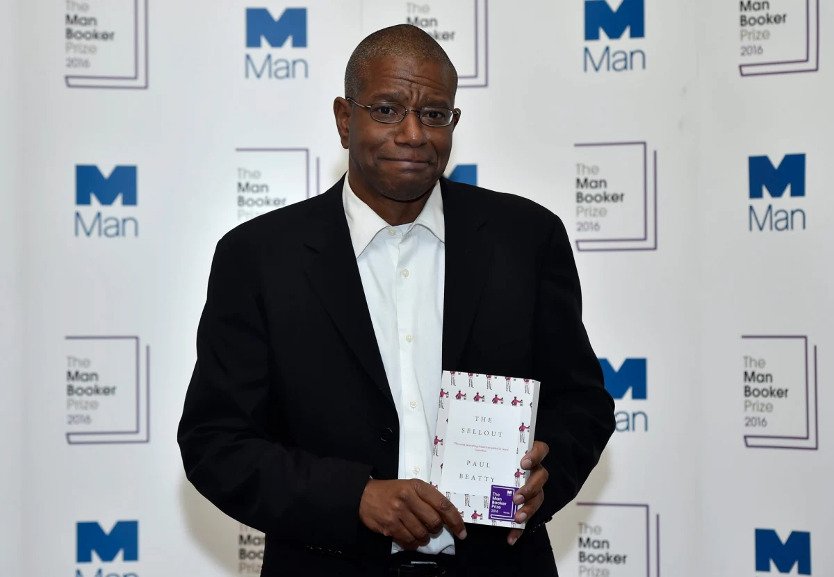 Paul Beatty to pierwszy amerykański pisarz w historii, który został laureatem Nagrody Bookera - najbardziej prestiżowej nagrody literackiej w Wielkiej Brytanii. Pisarza nagrodzono za książkę "The Sellout", która w satyryczny sposób opowiada o relacjach rasowych w USA.