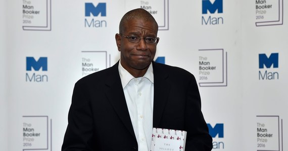 Paul Beatty to pierwszy amerykański pisarz w historii, który został laureatem Nagrody Bookera - najbardziej prestiżowej nagrody literackiej w Wielkiej Brytanii. Pisarza nagrodzono za książkę "The Sellout", która w satyryczny sposób opowiada o relacjach rasowych w USA.