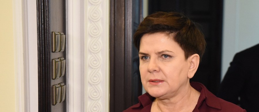 "Będziemy przywracali posterunki policji tam, gdzie zostały zlikwidowane. Chcemy, żeby każdy mógł się czuć bezpiecznie" - mówiła w Godziszach Wielkich premier Beata Szydło podczas uroczystości otwarcia sześciu posterunków policji w woj. wielkopolskim. Placówki przywrócone zostały także w Blizanowie, Liskowie, Lubaszu, Drawsku, Nowym Mieście nad Wartą.