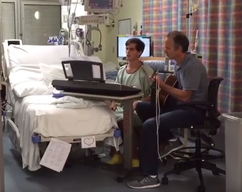Ponad 87 tys. odsłon ma nagrany przez Willa Hunta cover przeboju "She Will Be Loved" grupy Maroon 5. 16-latek zaśpiewał piosenkę ze szpitalnego łóżka, czekając na operację serca.
