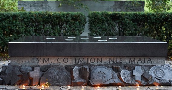 W Gdańsku już od 29 października obowiązywać będą zmiany w ruchu przed dniem Wszystkich Świętych. Od godziny 9 m.in. udostępnione zostaną miejsca do parkowania na pl. Zebrań Ludowych, na al. Armii Krajowej, na ul. Słowackiego (tam ruch jednokierunkowy). Na jezdniach al. Armii Krajowej obowiązywać będzie ograniczenie prędkości do 50 km/h. 