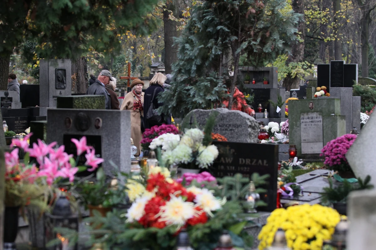 W Krakowie zmian w ruchu przed 1 listopada trzeba się spodziewać już od 29 października. Dotyczyć będą przede wszystkim okolic cmentarzy. 