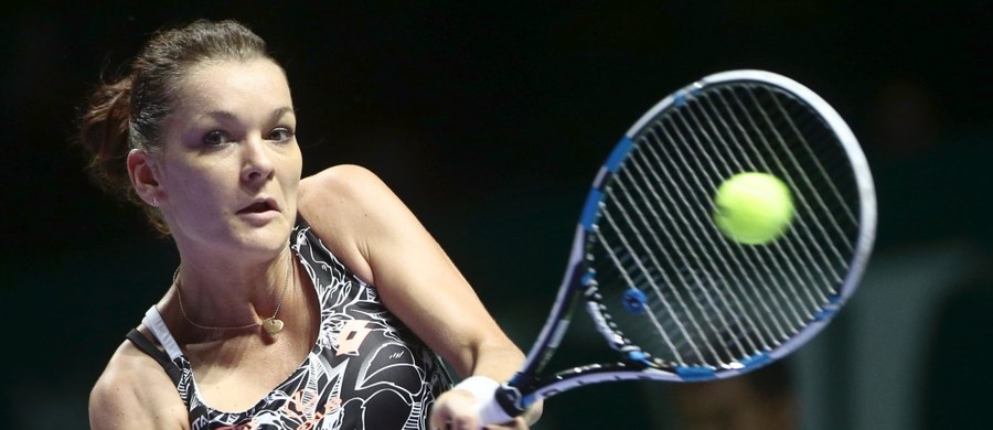 Broniąca tytułu Agnieszka Radwańska wygrała mecz fazy grupowej na turnieju WTA Finals w Singapurze. Nasza tenisistka pokonała 7:6, 6:3 Hiszpankę Garbine Muguruzę. O tym czy Polka awansuje do półfinału turnieju przesądzi jej piątkowy mecz z Czeszką Karoliną Pliskovą. 