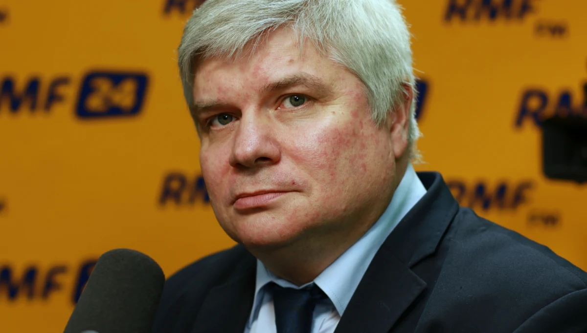 "Nie będę propagandzistą, tylko ekspertem" - tak Maciej Lasek mówił w Popołudniowej rozmowie w RMF FM o swojej roli w powołanym dziś przez Platformę Obywatelską zespole ds. badania przypadków manipulowania przyczynami katastrofy smoleńskiej w celu osiągnięcia korzyści politycznej. "Ten zespół nie ma badać wypadku lotniczego - ten wypadek został zbadany w 2011 roku. Ma się politycznie potykać z zespołem prowadzonym przez ministra Antoniego Macierewicza" - zaznaczył. "Raport komisji państwowej, która zbadała przyczyny katastrofy pod Smoleńskiem, został - też z przyczyn politycznych - ukryty, utrudniony jest dostęp opinii publicznej do niego" - stwierdził były szef Państwowej Komisji Badania Wypadków Lotniczych. "Próbuje się zastąpić przyczyny - które powstały w oparciu o fakty - jakimiś tezami, które nie mają absolutnie poparcia w materiale dowodowym" - zaznaczył. Gość Marcina Zaborskiego podkreślił również, że w jego ocenie smoleński zespół Platformy to nie kolejna odsłona walki między PiS-em a PO. "Tu nie chodzi o spór polityczny, tu chodzi o prawdę o Smoleńsku. Ta prawda w tej chwili jest ukrywana i jest próba zastąpienia jej mniej lub bardziej udanym kłamstwem" - stwierdził Maciej Lasek.