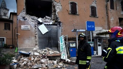 Trzęsienie ziemi we Włoszech: Zawalone budynki, gruzy na ulicach. Ludzie boją się wstrząsów wtórnych