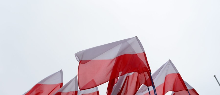 52 proc. ankietowanych przez TNS Polska uważa, że sprawy w kraju idą w złym kierunku. 32 proc. respondentów jest przeciwnego zdania, a 16 proc. nie ma opinii.