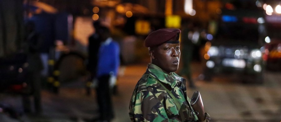 Policjant pilnujący ambasady USA w stolicy Kenii Nairobi zastrzelił napastnika, który zaatakował go nożem i próbował odebrać mu broń. Motyw ataku nie jest na razie znany.