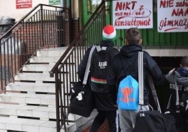 MEN nie rezygnuje z likwidacji gimnazjum. Złagodzi natomiast niektóre przepisy