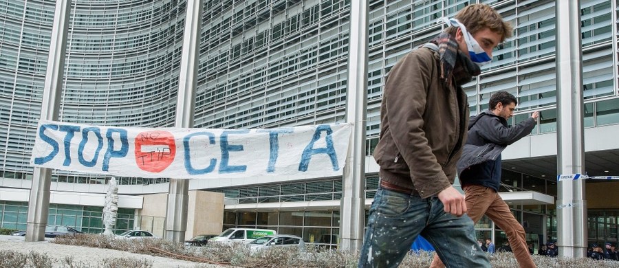 ​Umowa CETA o wolnym handlu Unii Europejskiej z Kanadą, która w niedzielę ma być podpisana w Brukseli, jest szkodliwa dla Polski - powiedział prezes PSL Władysław Kosiniak-Kamysz. Zapowiedział jednocześnie, że jego partia złoży w przyszłym tygodniu w Sejmie wniosek o debatę nad ratyfikacją tej umowy.
