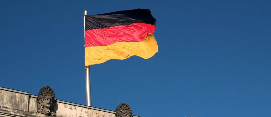 Niemiecki dziennik "Frankfurter Allgemeine Zeitung" (FAZ) informuje, że w Niemczech narasta krytyka wobec planów budowy nowego gazociągu przez Bałtyk przez należącą do rosyjskiego koncernu Gazprom spółkę Nord Stream 2 AG.
Redakcja jednej z najbardziej wpływowych niemieckich gazet przytacza opinię szefa komisji spraw zagranicznych Bundestagu Norberta Roettgena, który zarzucił rządowi w Berlinie, że "ignoruje interesy bezpieczeństwa krajów z Europy Środkowo-Wschodniej".
