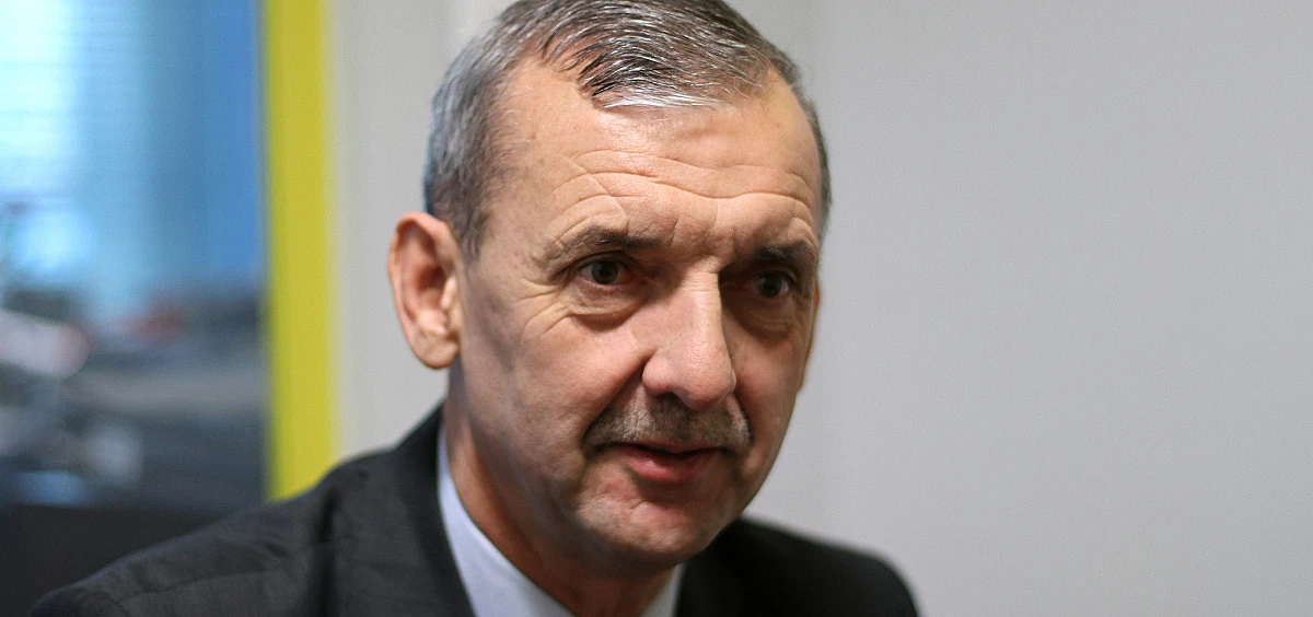 Na reformie edukacji przede wszystkim stracą dzieci, a w drugiej kolejności stracimy my, nauczyciele, przede wszystkim członkowie ZNP - mówił w Porannej rozmowie w RMF FM Sławomir Broniarz, prezes Związku Nauczycielstwa Polskiego. "Mamy sygnały z każdego województwa, że jest duża obawa o to, że nowy zaciąg dyrektorów może skutkować tym, że w pierwszej kolejności pracę stracą członkowie ZNP" - dodał. Broniarz podkreślił również, że jego zdaniem Anna Zalewska powinna zostać odwołana z funkcji ministra edukacji. "Byłoby prościej, gdyby Anna Zalewska po prostu nie została ministrem edukacji, nie mielibyśmy dzisiaj tylu problemów" - mówił szef ZNP.