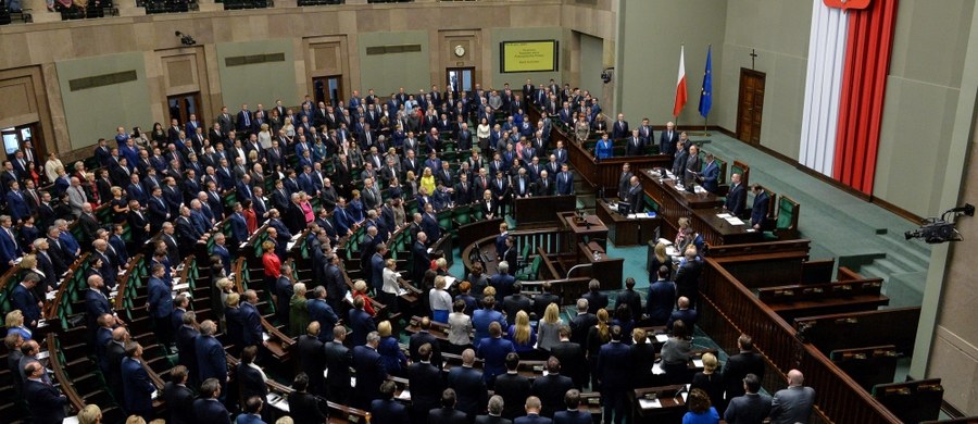 Sejm uchwalił ustawę o wsparciu kobiet w ciąży i rodzin "Za życiem". Głosowanie poprzedziła burzliwa debata.