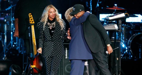 Słabnącą w sondażach kandydatkę Demokratów na prezydenta USA Hillary Clinton, wsparły gwiazdy muzyki - Beyonce i raper Jay Z, a także popularny miliarder Mark Cuban. Wybory prezydenckie w USA odbędą się już 8 listopada. 